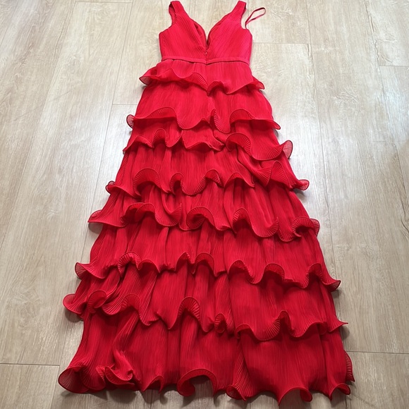 Mac Duggal Sleeveless Ruffle Tiered V-Neck Gown in Red style 49054, SIZE 2 - Picture 5 of 13